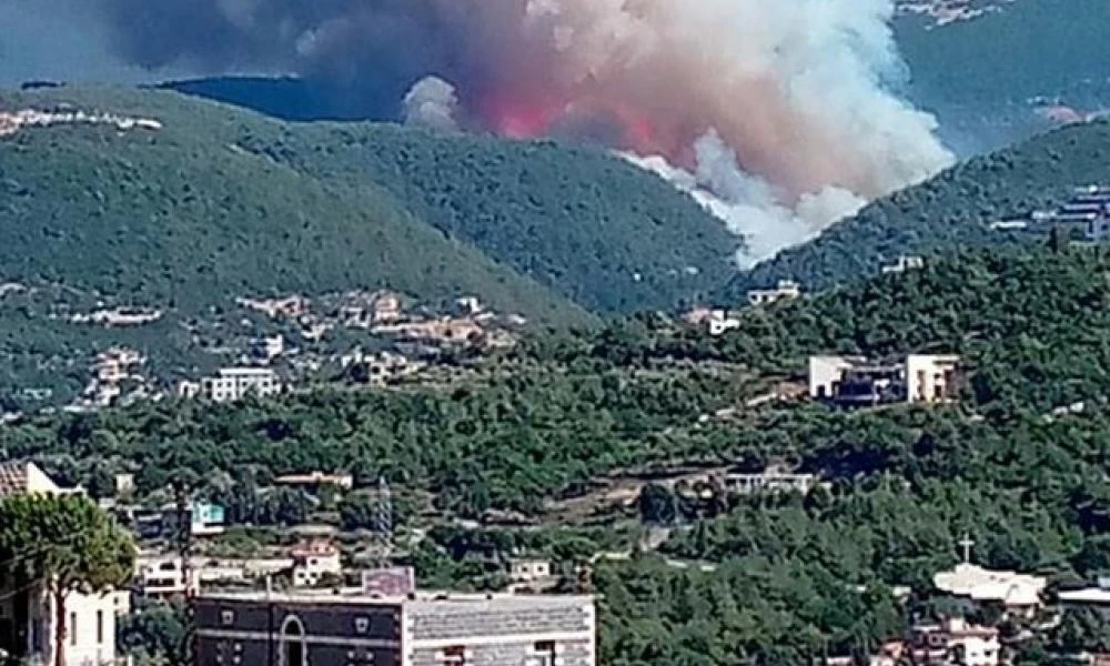 Λίβανος: Νεκρός ένας πυροσβέστης από τις καταστροφικές πυρκαγιές
